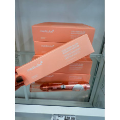 MEDICUBE COLLAGEN GLOW BOOSTER SERUM é um sérum que serve para melhorar a firmeza e elasticidade da pele, dar brilho e viço natu