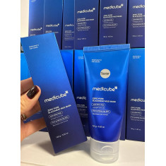 A Medicube Zero Pore Blackhead Mud Mask é uma máscara de argila que serve para remover cravos e limpar profundamente os poros, c