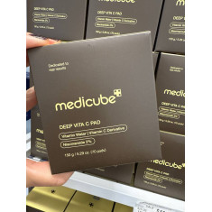 O Medicube Deep Vita C Pad é um disco de algodão embebido em vitamina C que serve para iluminar e uniformizar o tom da pele, red