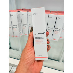 MEDICUBE PDRN PINK HYALURONIC MOISTURIZING CREAM - é um creme hidratante que serve para hidratar profundamente a pele, acalmar e