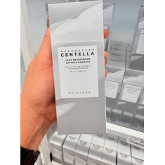 SKIN1004 MADAGASCAR CENTELLA - TONE BRIGHTENING CAPSULE AMPOULE é um sérum que serve para iluminar e uniformizar o tom da pele,