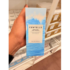 SKIN1004 MADAGASCAR CENTELLA - HYALU CICA FIRST AMPOULE - INDICADO PARA HIDRATAR RAPIDAMENTE A PELE E PREPARAR A MESMA PARA RECE