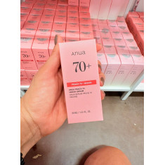 ANUA PEACH 70 + NIACIN é um sérum facial que serve para iluminar e uniformizar o tom da pele, reduzir manchas e marcas, hidratar