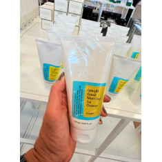 COSRX - Low pH, Good Morning Gel Cleanser - é um limpador suave e diário desenvolvido para equilibrar o pH da pele e limpar sem