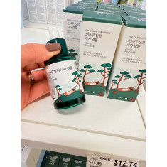 ROUND LAB - PINE CALMING CICA AMPOULE - projetado para acalmar e acalmar a pele irritada, ao mesmo tempo que fortalece a barreir