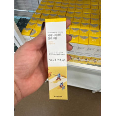 Round Lab Vita Niacinamide Dark Spot Cream é um creme que serve para clarear manchas escuras e uniformizar o tom da pele, hidrat