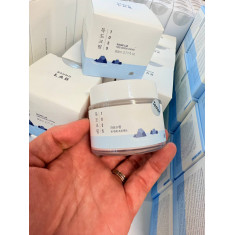 ROUND LAB - 1025 DOKDO CREAM - é um creme hidratante desenvolvido para hidratar e acalmar a pele 1