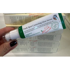 O AXIS-Y Dark Spot Correcting Glow Serum é um sérum que serve para clarear manchas escuras e uniformizar o tom da pele, hidratar
