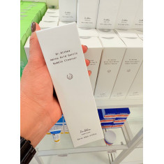 O Dr. Althea Amino Acid Gentle Bubble Cleanser é um limpador facial que serve para limpar suavemente sem ressecar a pele, remove