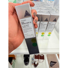 O VT Cosmetics Mild 50 Needle Shot é um sérum delicado que serve para acalmar e fortalecer peles sensíveis, promover hidratação