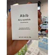 O Abib Airy Sunstick FPS 50+ é um protetor solar em bastão que serve para proteger a pele dos raios UVA e UVB, proporcionar acab