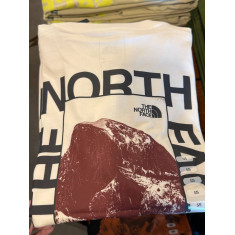 camiseta manga curta com estampa nas costas 8