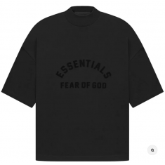 ESSENTIALS - Camiseta preta com logo - Tamanho Medio