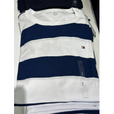 Camiseta Regular Fit Gola U 2