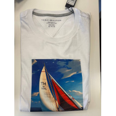 Camiseta Regular Fit Gola U 27