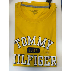 Camiseta Regular Fit Gola U 30