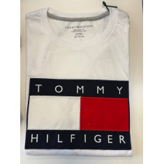 Camiseta Regular Fit Gola U 37