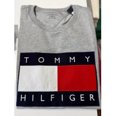 Camiseta Regular Fit Gola U 40