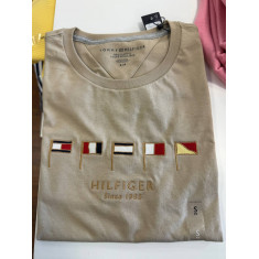 Camiseta Regular Fit Gola U 41