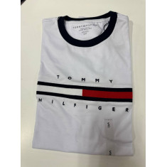 Camiseta Regular Fit Gola U 8