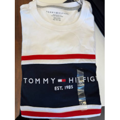 Camiseta Regular Fit Gola U 3