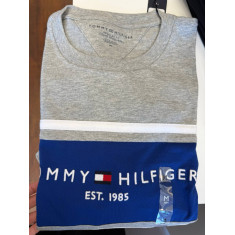 Camiseta Regular Fit Gola U 6