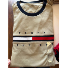 Camiseta Regular Fit Gola U 10